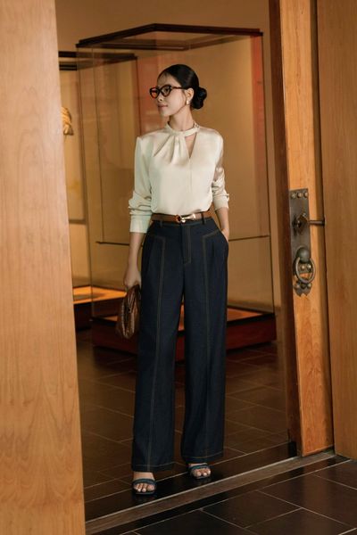 FAS34211 - Áo sơ mi công sở vải lụa cát dáng suông cổ tròn cut out tạo kiểu tay dài phối măng sec - PANTIO