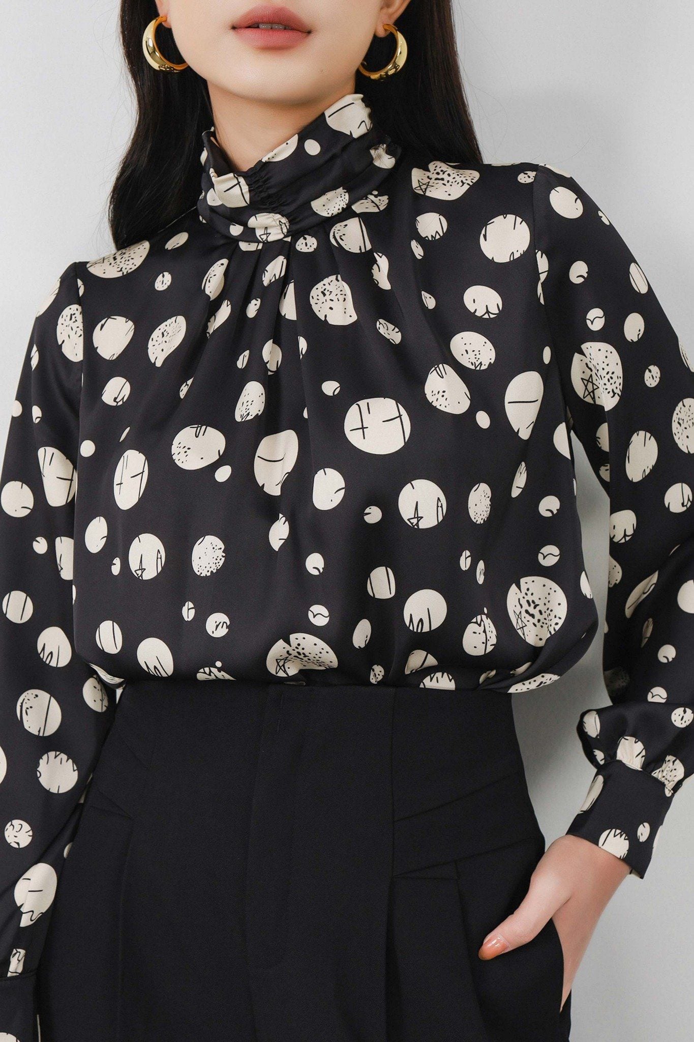 FAS53629 - Áo kiểu công sở vải lụa dáng suông cổ cao nhún tay rộng ống suông - PANTIO