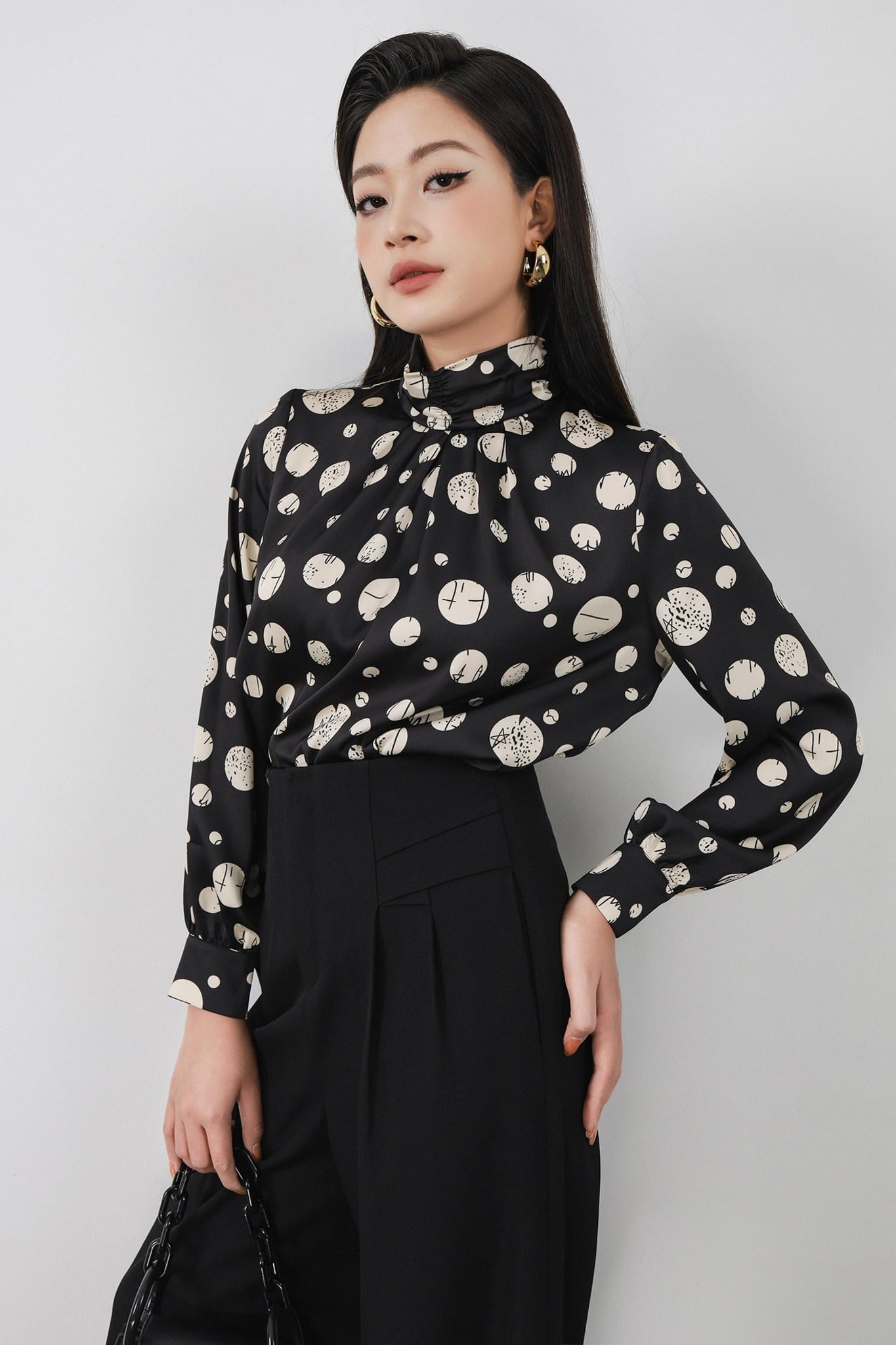 FAS53629 - Áo kiểu công sở vải lụa dáng suông cổ cao nhún tay rộng ống suông - PANTIO