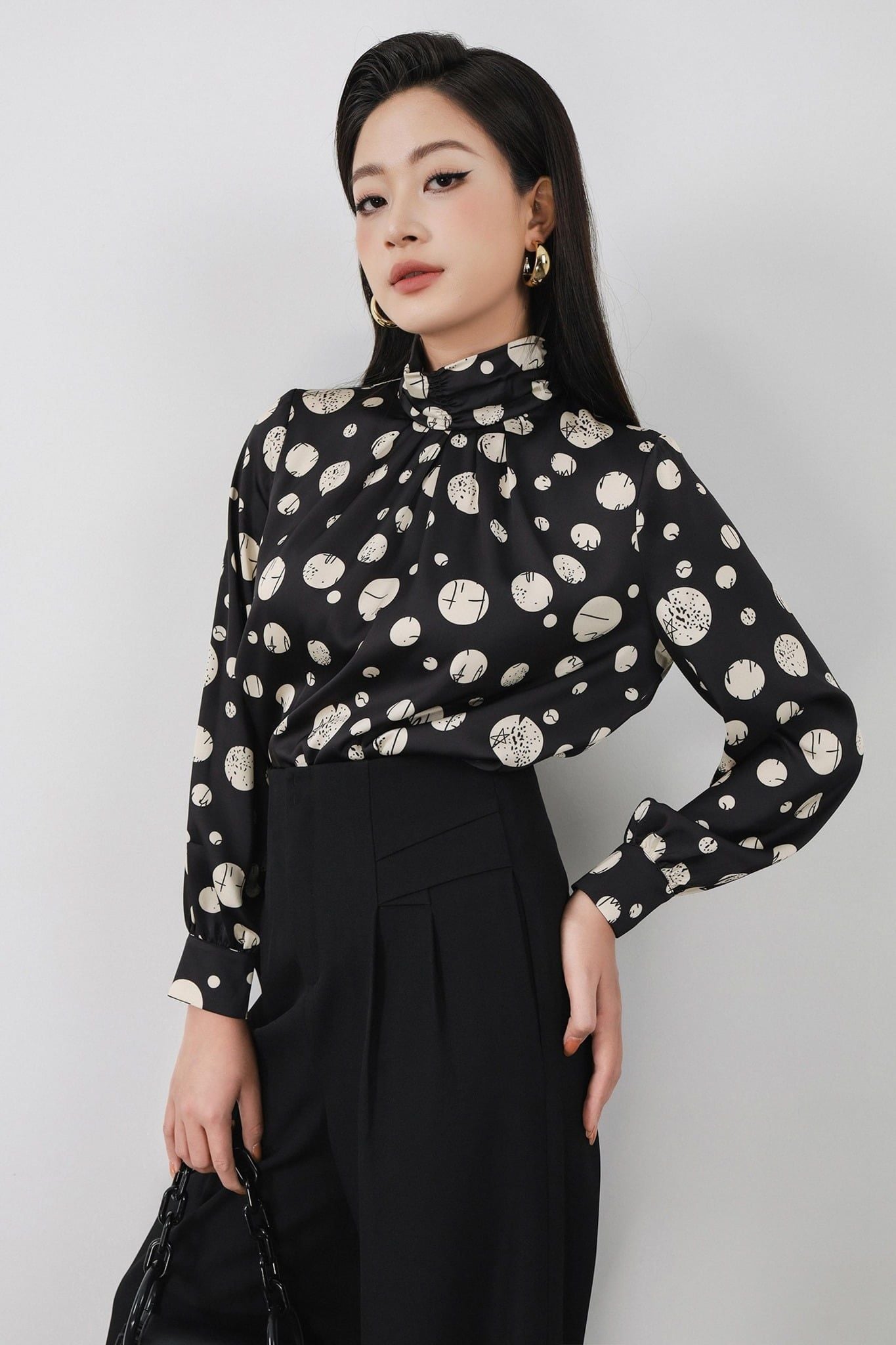 FAS53629 - Áo kiểu công sở vải lụa dáng suông cổ cao nhún tay rộng ống suông - PANTIO