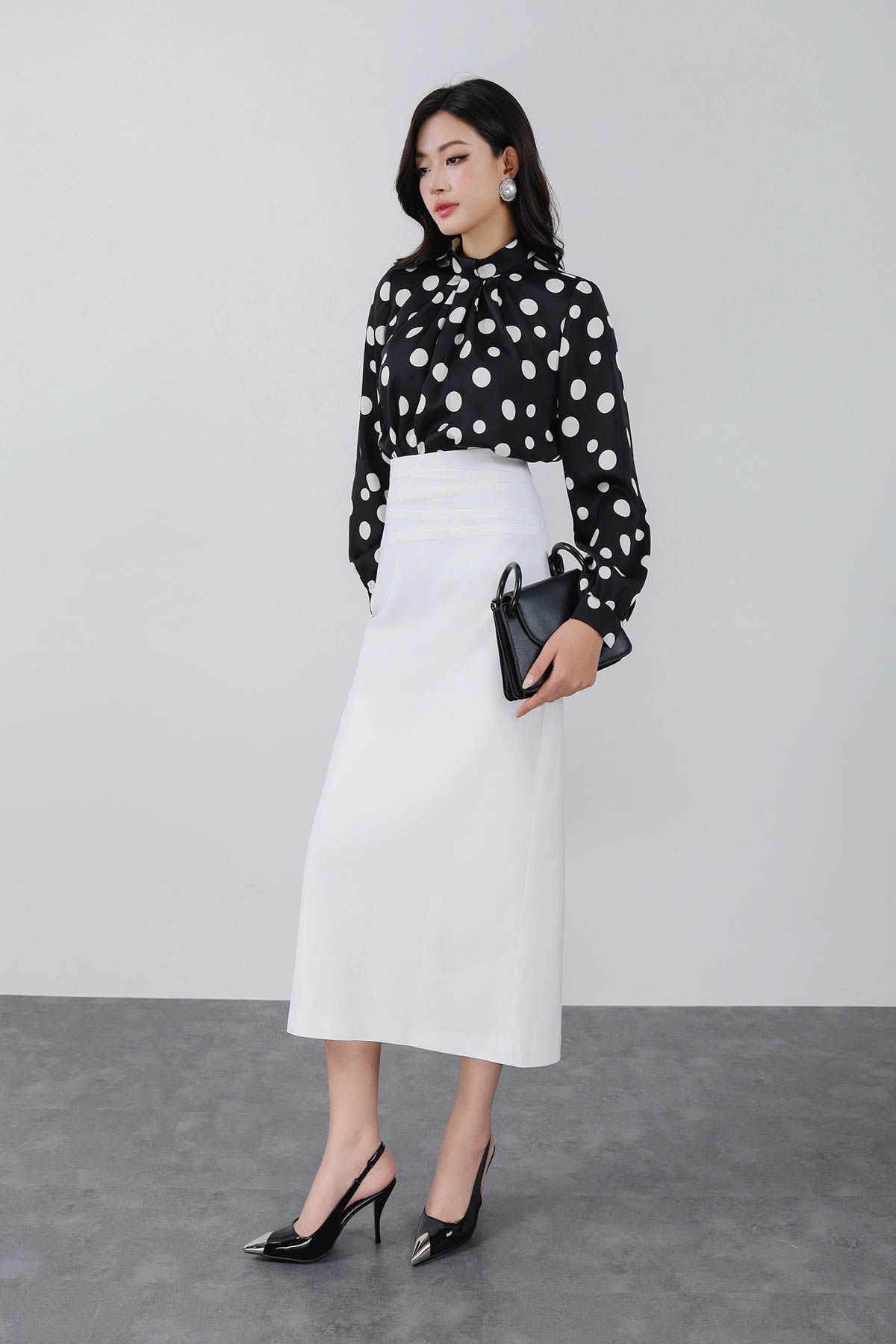 FAS53810 - Áo sơ mi công sở vải lụa cát dáng suông cổ kiểu vặn nhúm tay dài - PANTIO