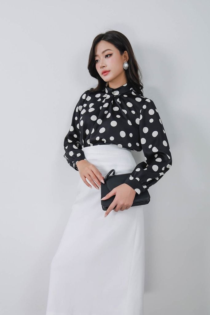 FAS53810 - Áo sơ mi công sở vải lụa cát dáng suông cổ kiểu vặn nhúm tay dài - PANTIO