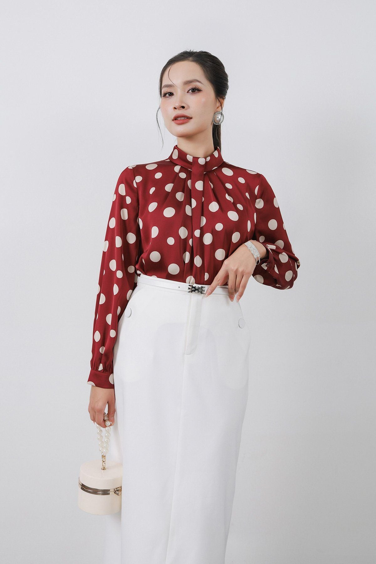 FAS53810 - Áo sơ mi công sở vải lụa cát dáng suông cổ kiểu vặn nhúm tay dài - PANTIO