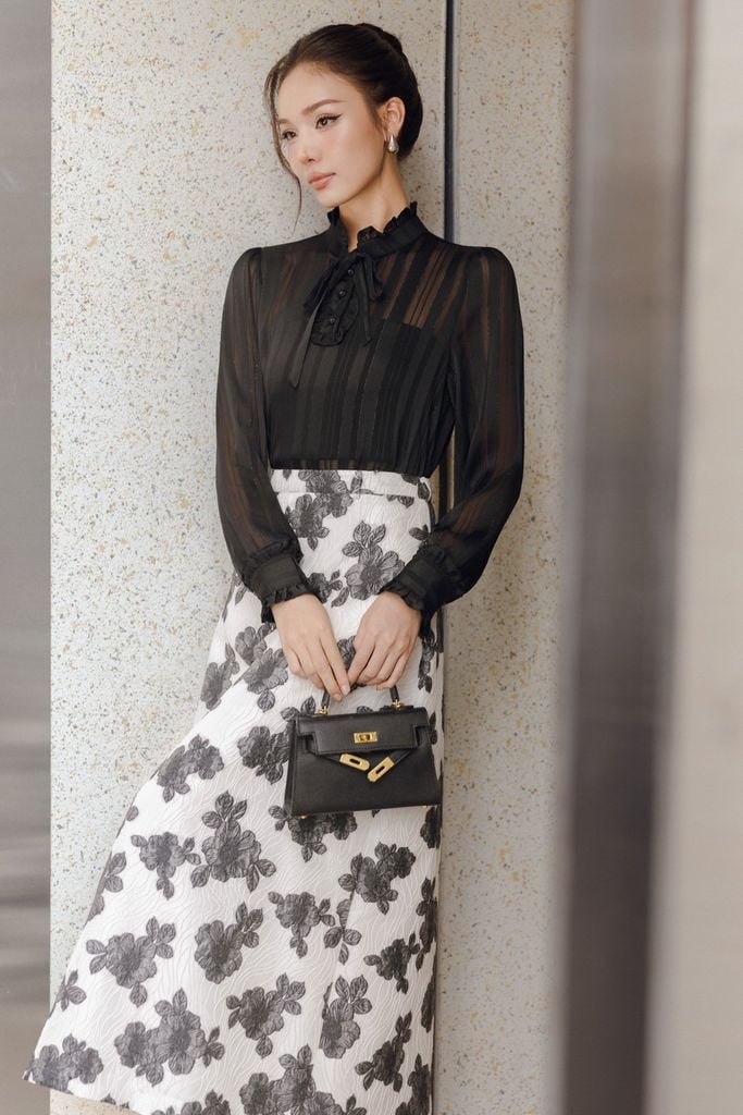 FAS53859 - Áo sơ mi công sở vải voan dập mỏng cổ cao viền ren thắt dây nơ tạo kiểu tay dài phối măng sec kèm áo quây ngực - PANTIO