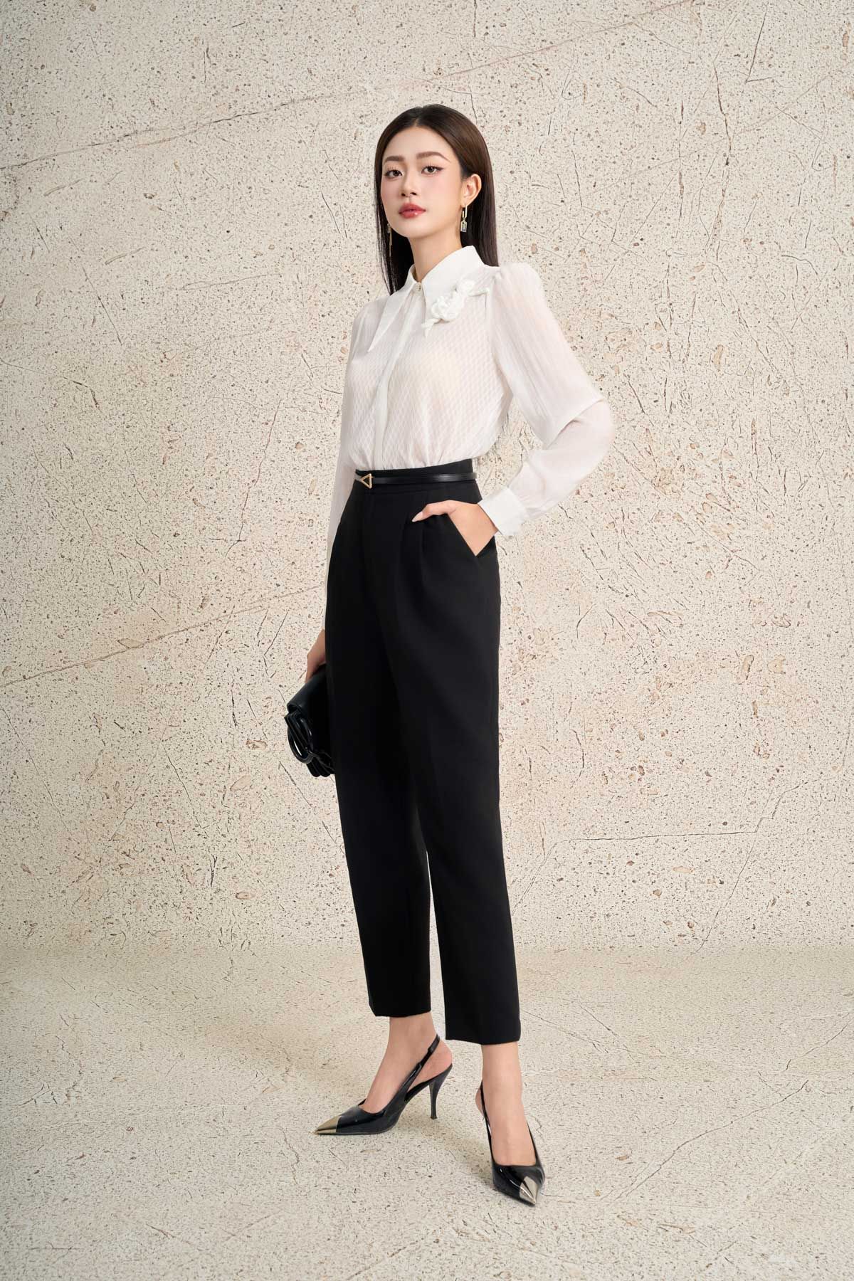 FAS53875 - Áo sơ mi công sở vải tơ dáng suông cổ bẻ tay dài phối măng sec tạo kiểu thân áo đính hoa 3D cao cấp cài khuy trước - PANTIO