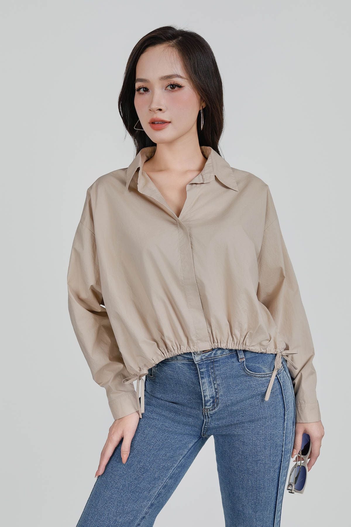 FAS53918 - Áo sơ mi công sở vải thô kate dáng suông cổ đức gấu áo bo chun phối dây nơ tạo kiểu - PANTIO