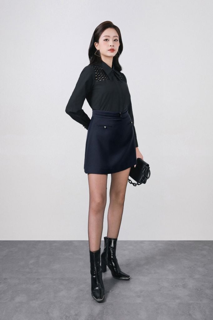 FAS53953 - Áo sơ mi công sở vải thô kate dáng suông cổ kiểu thời trang thân áo phối ren tạo kiểu cài khuy thân trước - PANTIO