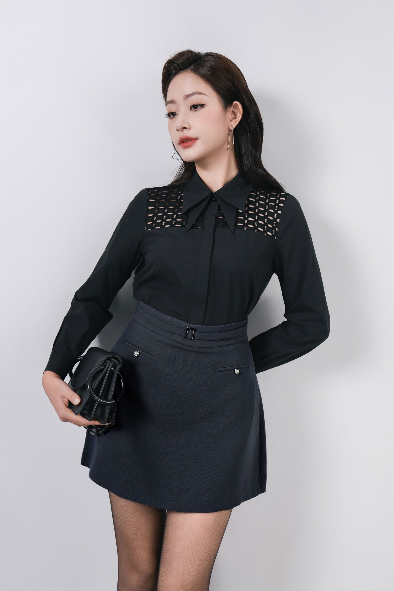 FJN3722 - Chân váy ngắn vải thô dày dáng A cạp phối phụ kiện kim loại khoá thân sau - PANTIO