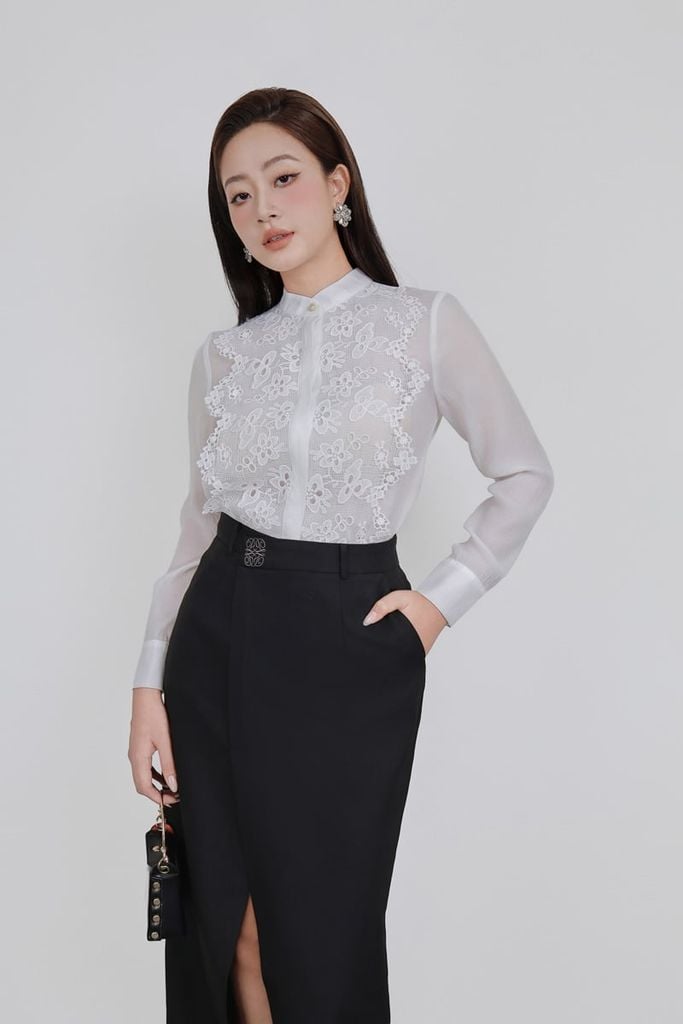 FAS54002 - Áo sơ mi công sở vải tơ dáng suông cổ tàu ngực áo phối ren hoa thời trang cài khuy thân trước - PANTIO