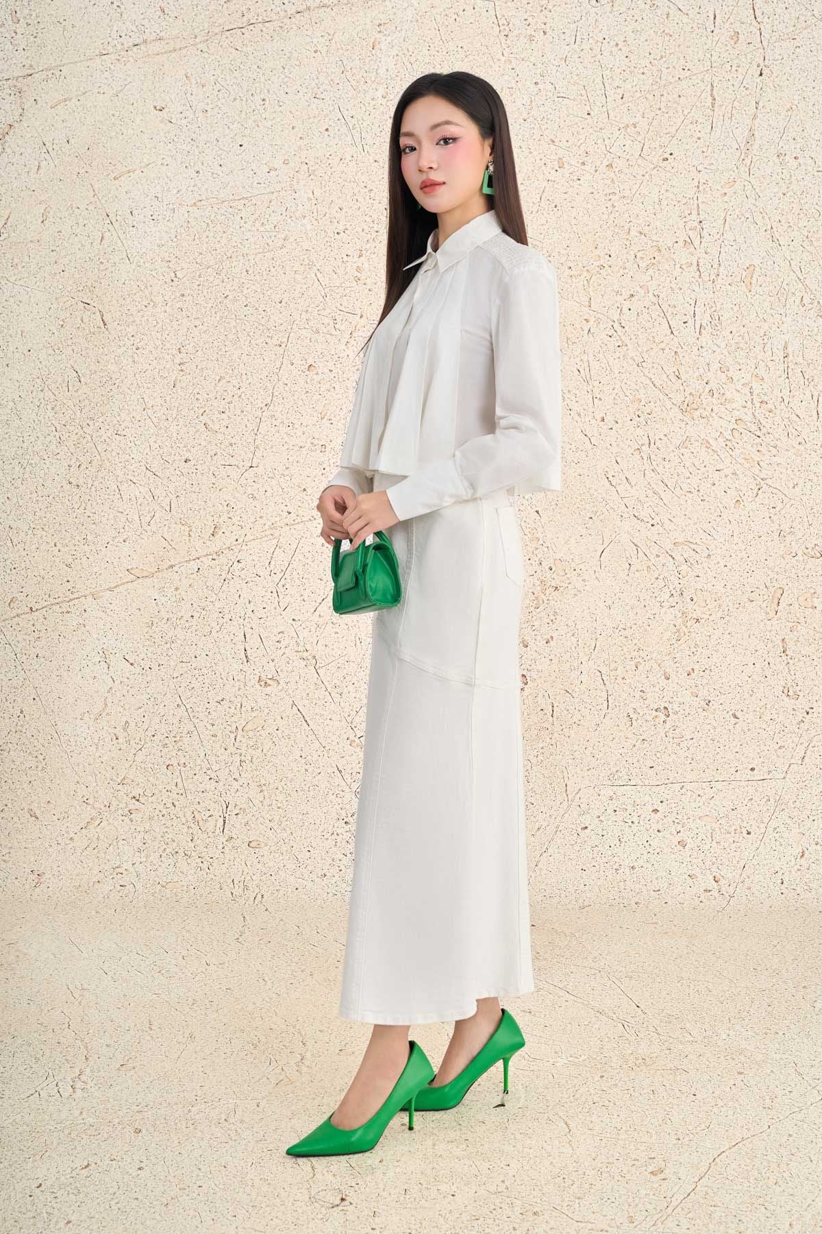 FAS54030 - Áo sơ mi công sở vải thô kate dáng ngắn cổ đức tay dài thân áo xếp ly cách điệu thời trang - PANTIO