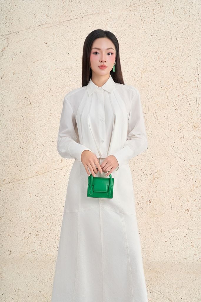 FAS54030 - Áo sơ mi công sở vải thô kate dáng ngắn cổ đức tay dài thân áo xếp ly cách điệu thời trang - PANTIO