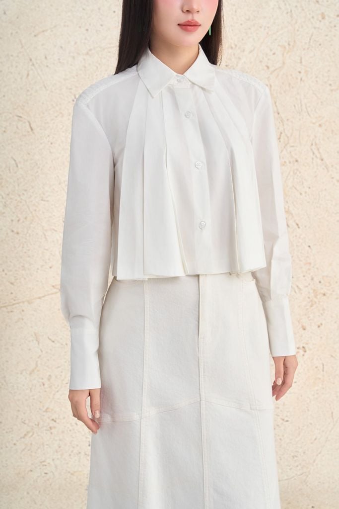 FAS54030 - Áo sơ mi công sở vải thô kate dáng ngắn cổ đức tay dài thân áo xếp ly cách điệu thời trang - PANTIO