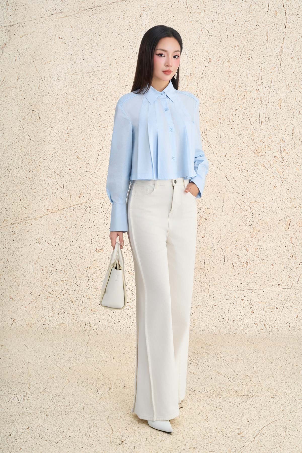 FAS54030 - Áo sơ mi công sở vải thô kate dáng ngắn cổ đức tay dài thân áo xếp ly cách điệu thời trang - PANTIO