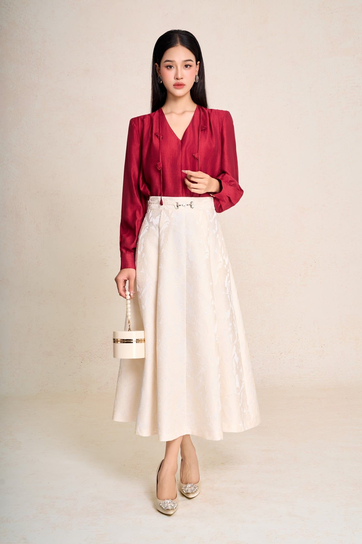 FAS54057 - Áo sơ mi công sở vải tơ dáng suông cổ V phối dây tạo kiểu - PANTIO