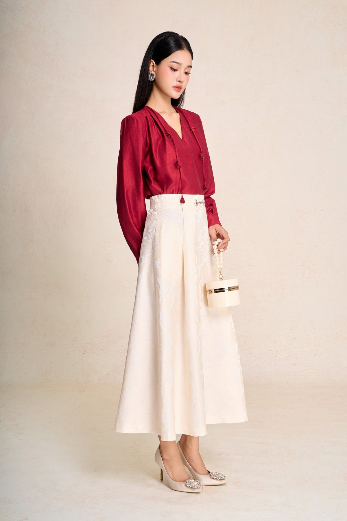 FAS54057 - Áo sơ mi công sở vải tơ dáng suông cổ V phối dây tạo kiểu - PANTIO