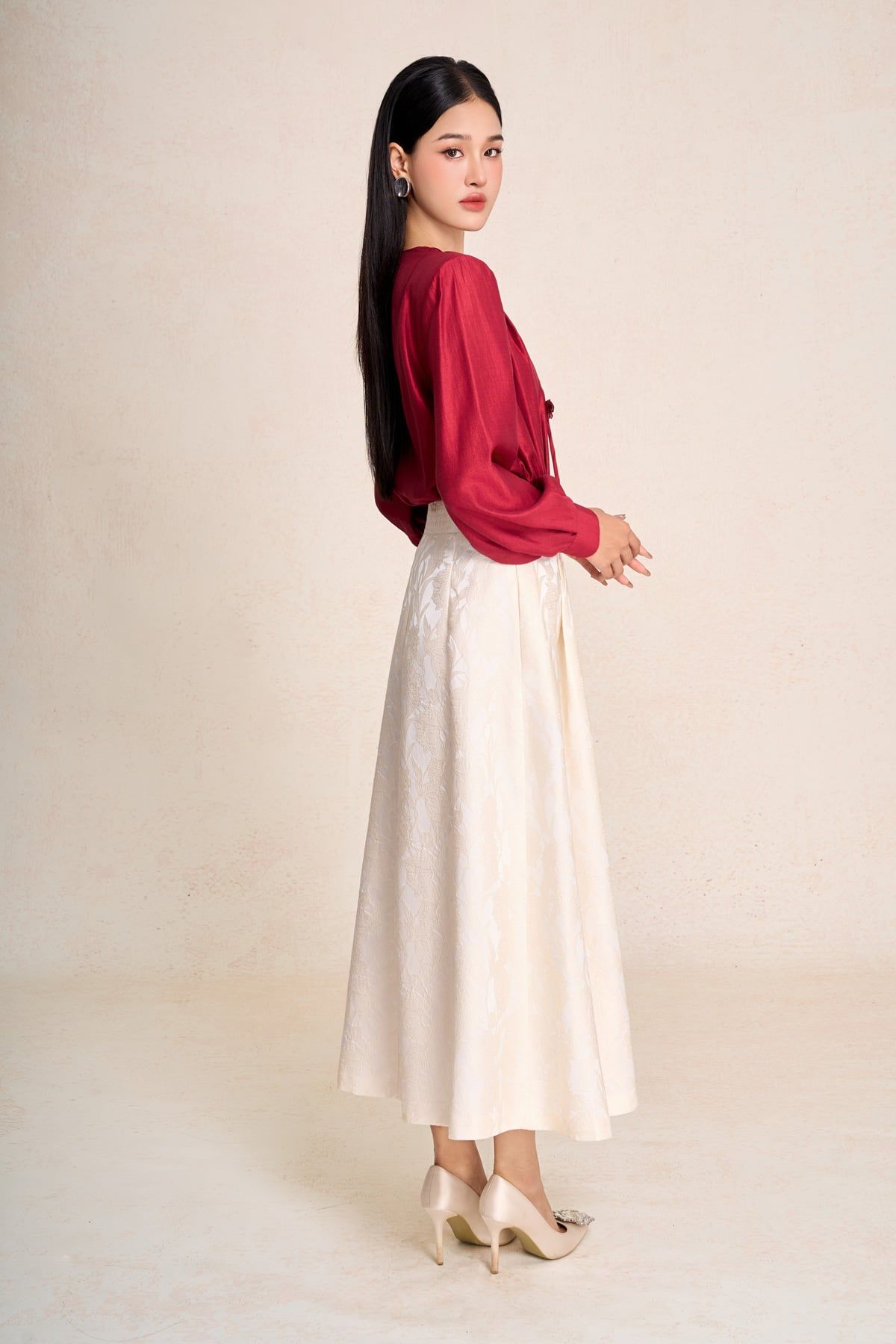 FAS54057 - Áo sơ mi công sở vải tơ dáng suông cổ V phối dây tạo kiểu - PANTIO