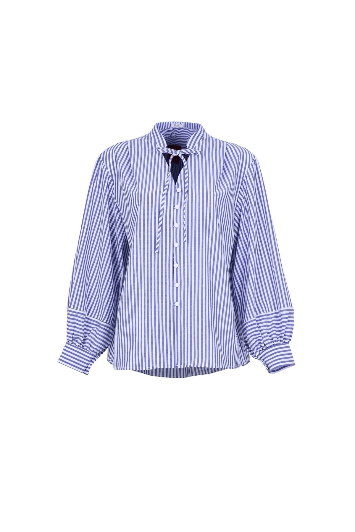 FAS54091 - Áo sơ mi công sở vải thô đũi dáng suông cổ xẻ V thắt dây nơ tay dài bồng nhẹ phối măng sec cài khuy trước - JAN.