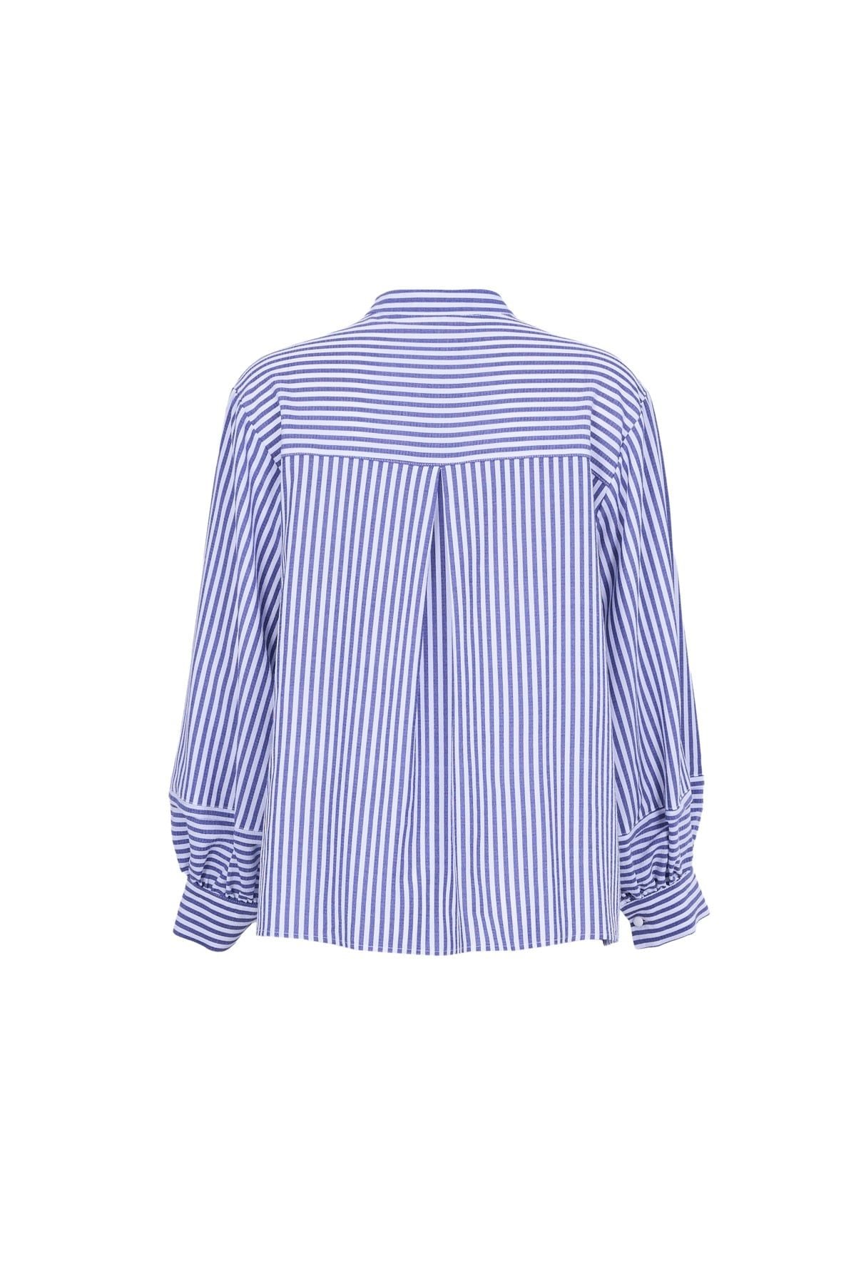 FAS54091 - Áo sơ mi công sở vải thô đũi dáng suông cổ xẻ V thắt dây nơ tay dài bồng nhẹ phối măng sec cài khuy trước - JAN.