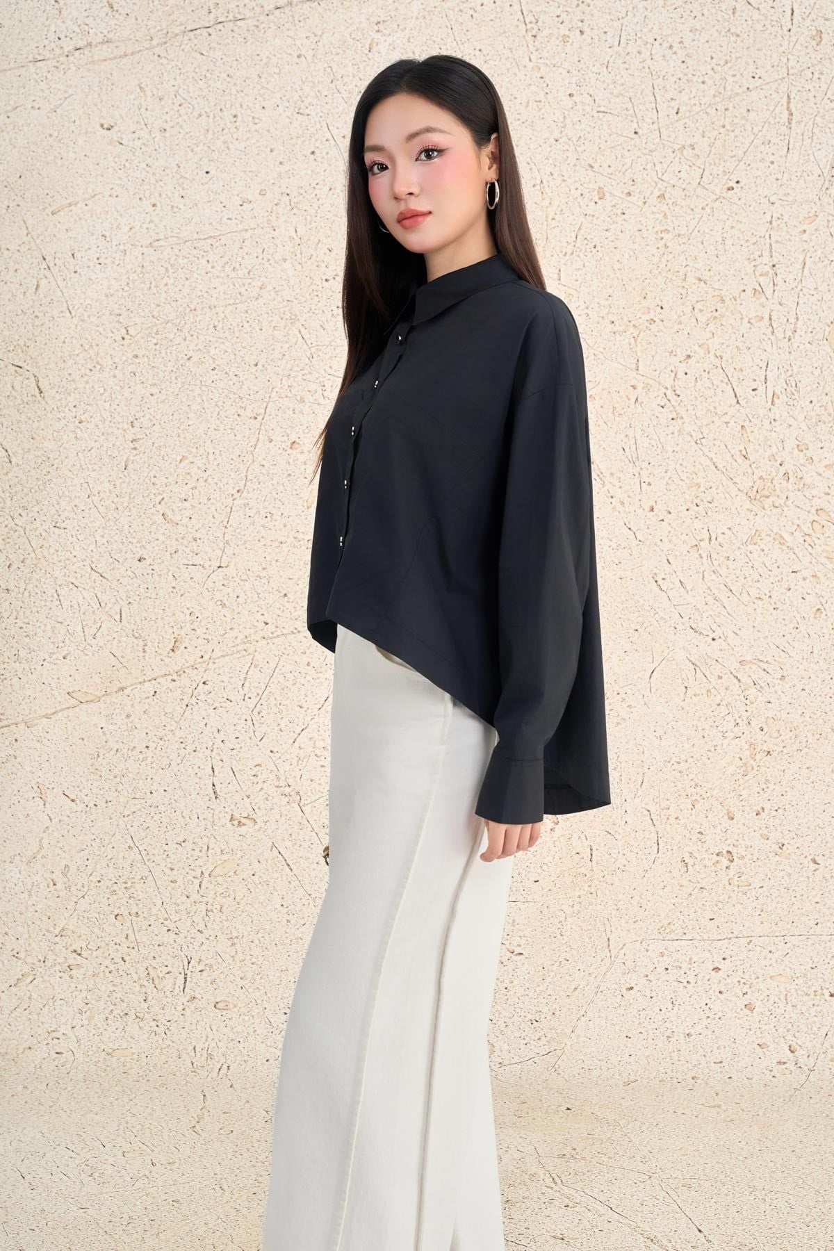 FAS54100 - Áo sơ mi công sở vải thô kate dáng suông cổ đức tay dài phối măng séc cài khuy trước - PANTIO