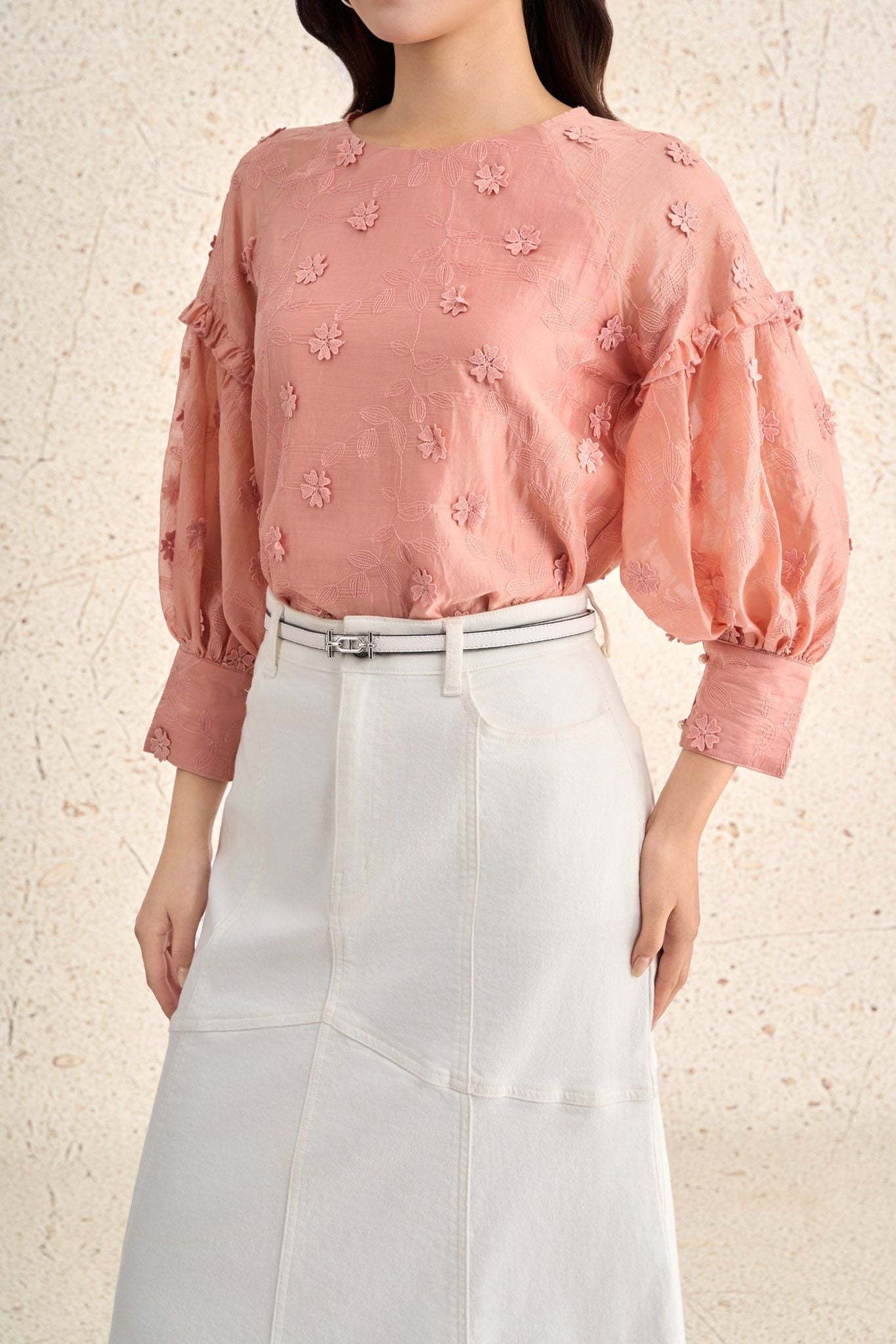 FAS54101 - Áo sơ mi công sở vải tơ đính hoa 3D tạo kiểu cổ tròn tay dài phối măng sec thời trang - PANTIO