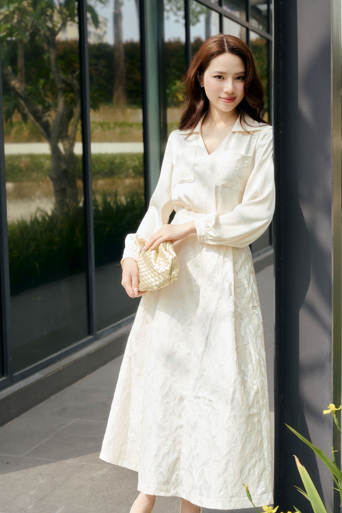 FAS54110 - Áo sơ mi công sở vải tơ dáng suông cổ bẻ tay dài ngực áo có túi thêu hoa 3D tạo kiểu - PANTIO