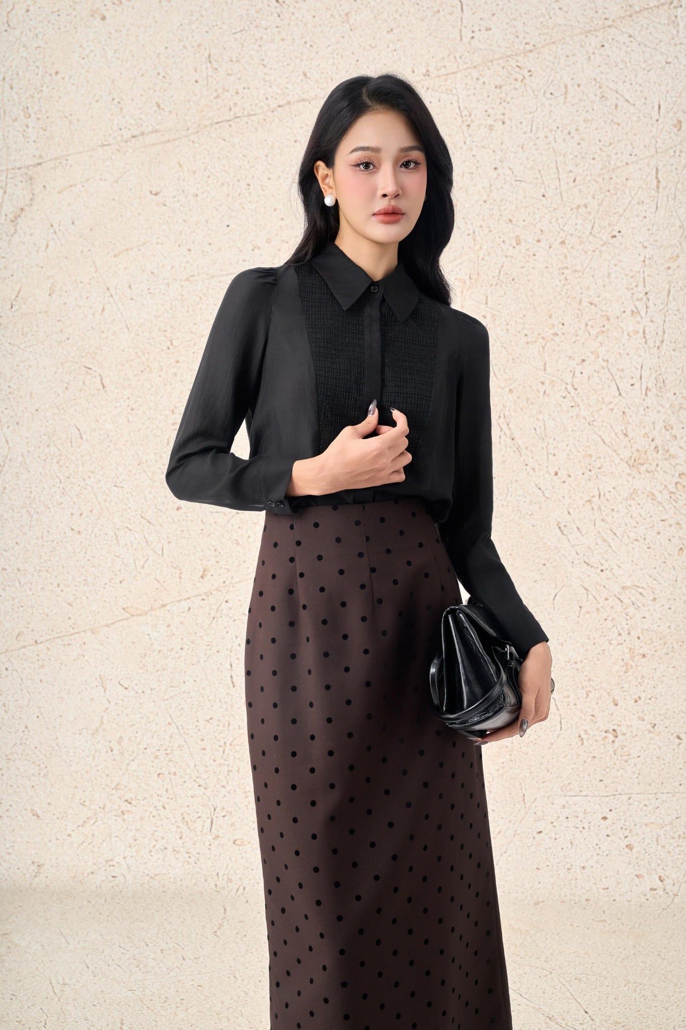 FAS73792 - Áo sơ mi công sở vải tơ dáng suông cổ đức tay dài thân áo phối ren lưới tạo kiểu cài khuy thân trước - PANTIO