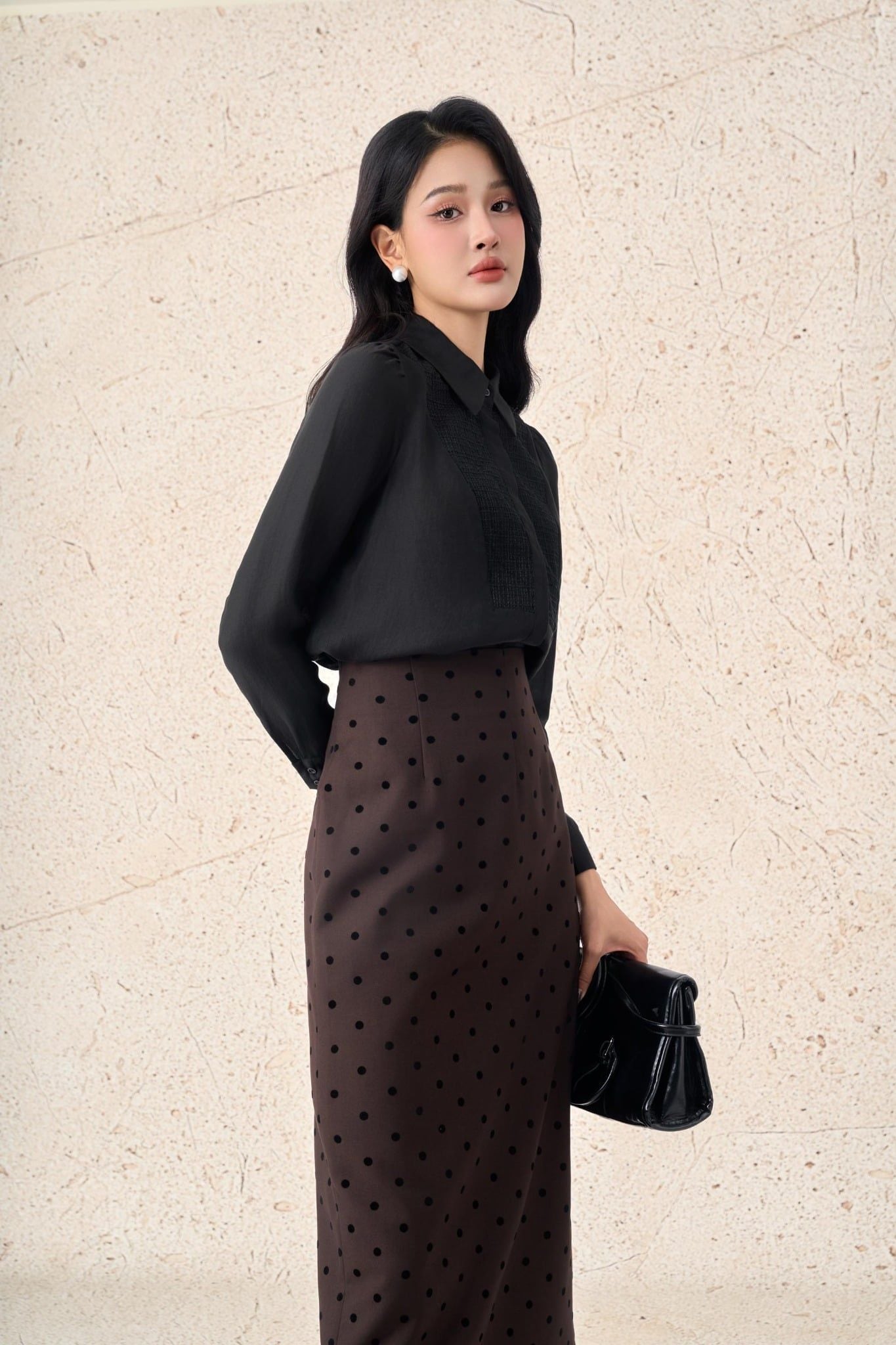 FAS73792 - Áo sơ mi công sở vải tơ dáng suông cổ đức tay dài thân áo phối ren lưới tạo kiểu cài khuy thân trước - PANTIO