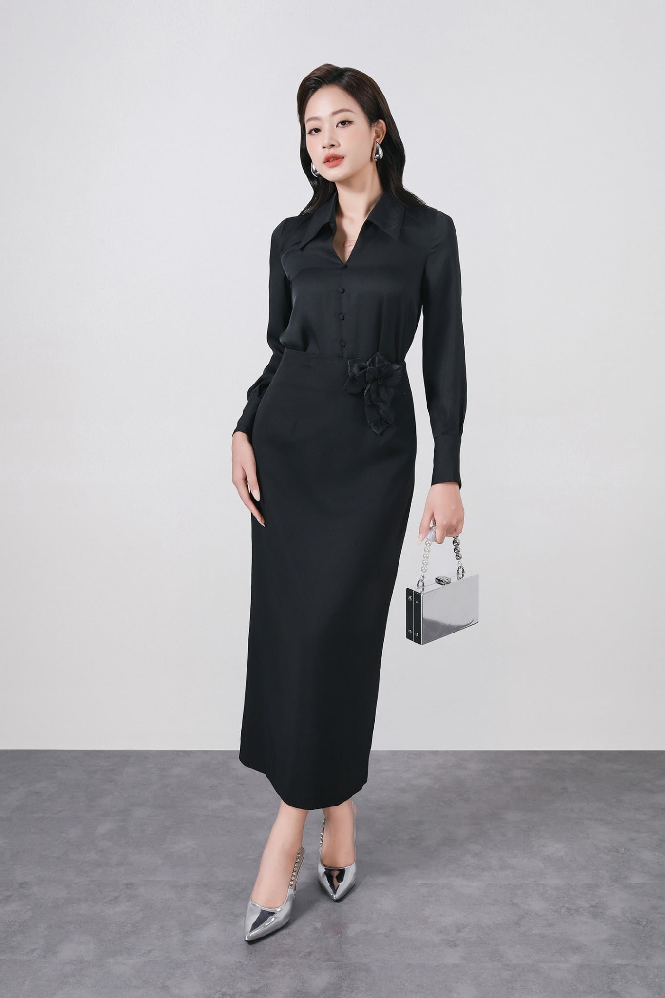 FAS73794 - Áo sơ mi công sở vải thô lụa dáng suông cổ đức xẻ V thân áo phối khuy bọc tay dài đính măng séc - PANTIO