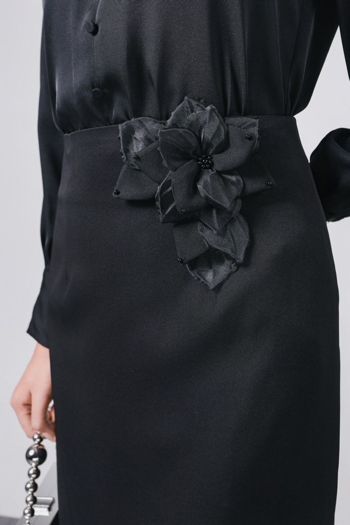 FJD51273 - Chân váy dài vải tuytsi dáng suông cạp cao hông đính hoa 3D thời trang khoá thân sau - PANTIO