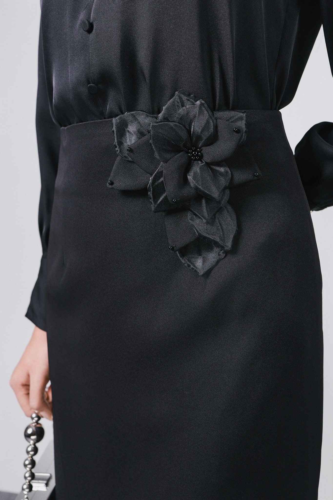 FJD51273 - Chân váy dài vải tuytsi dáng suông cạp cao hông đính hoa 3D thời trang khoá thân sau - PANTIO