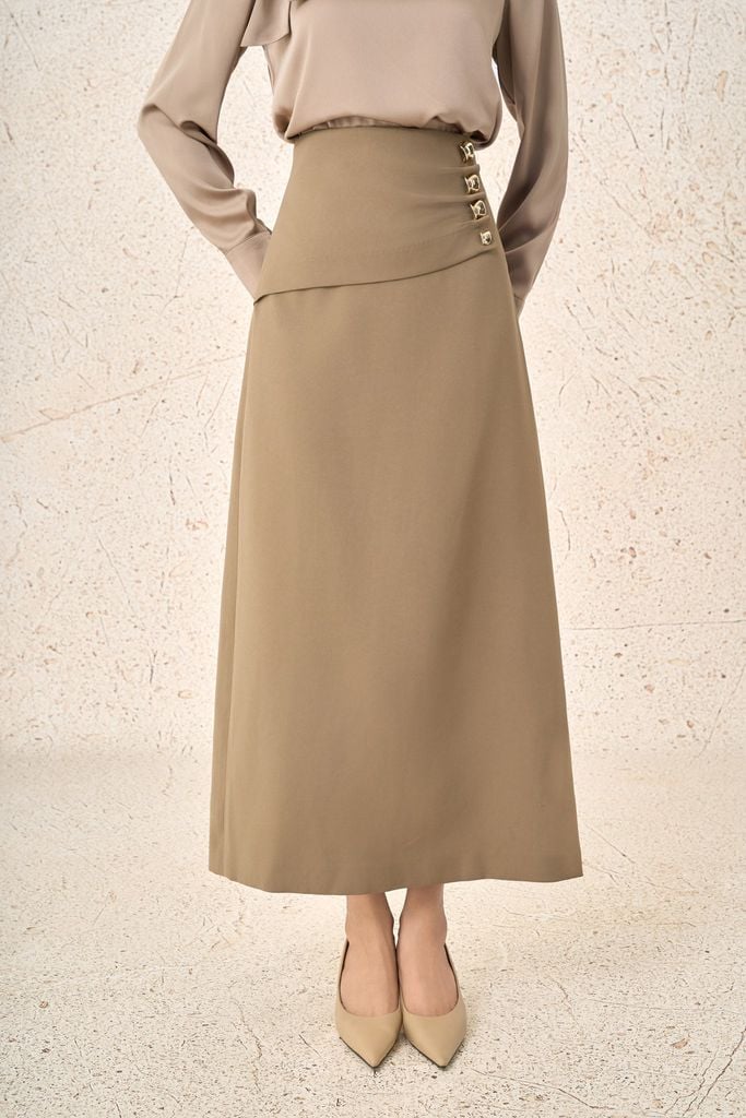 FJD51342 - Chân váy dài công sở vải thô dáng chữ A hông xếp nhún phối khuy kim loại tạo kiểu khoá thân sau - PANTIO