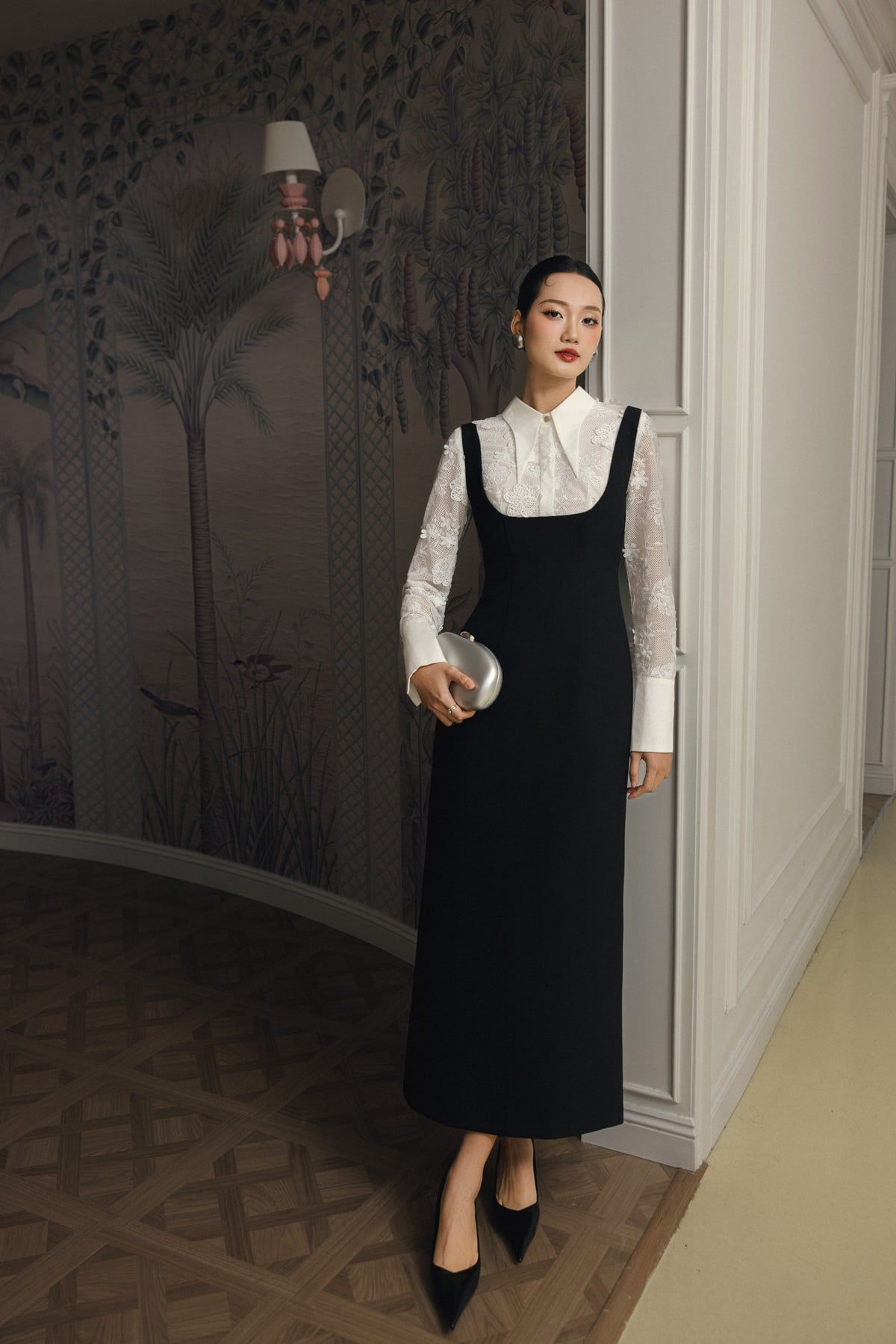 FAS74075 - Áo sơ mi công sở vải thô lụa dáng suông cổ đức vạt nhọn thân áo phối ren hoa tạo kiểu cài khuy thân trước - PANTIO