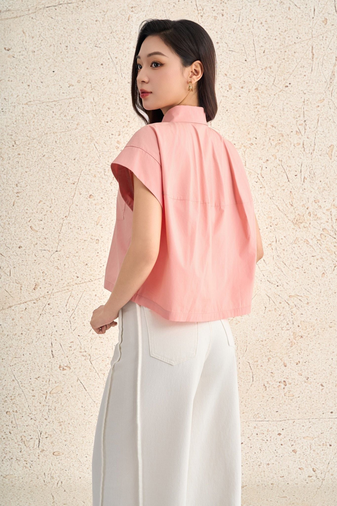 FAS74086 - Áo sơ mi công sở vải thô mỏng dáng ngắn cổ bẻ tay chờm cài khuy trước - PANTIO