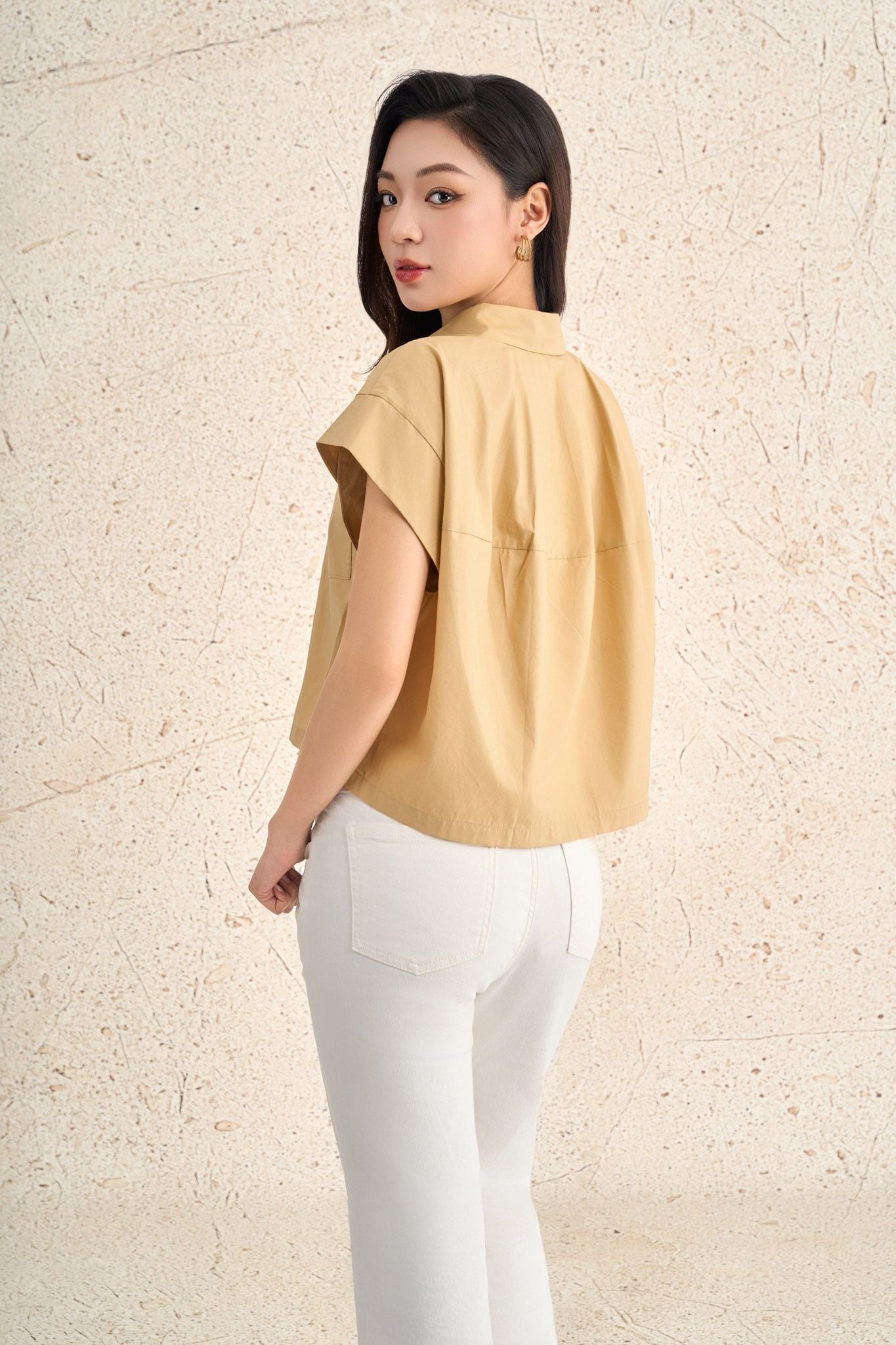 FAS74086 - Áo sơ mi công sở vải thô mỏng dáng ngắn cổ bẻ tay chờm cài khuy trước - PANTIO