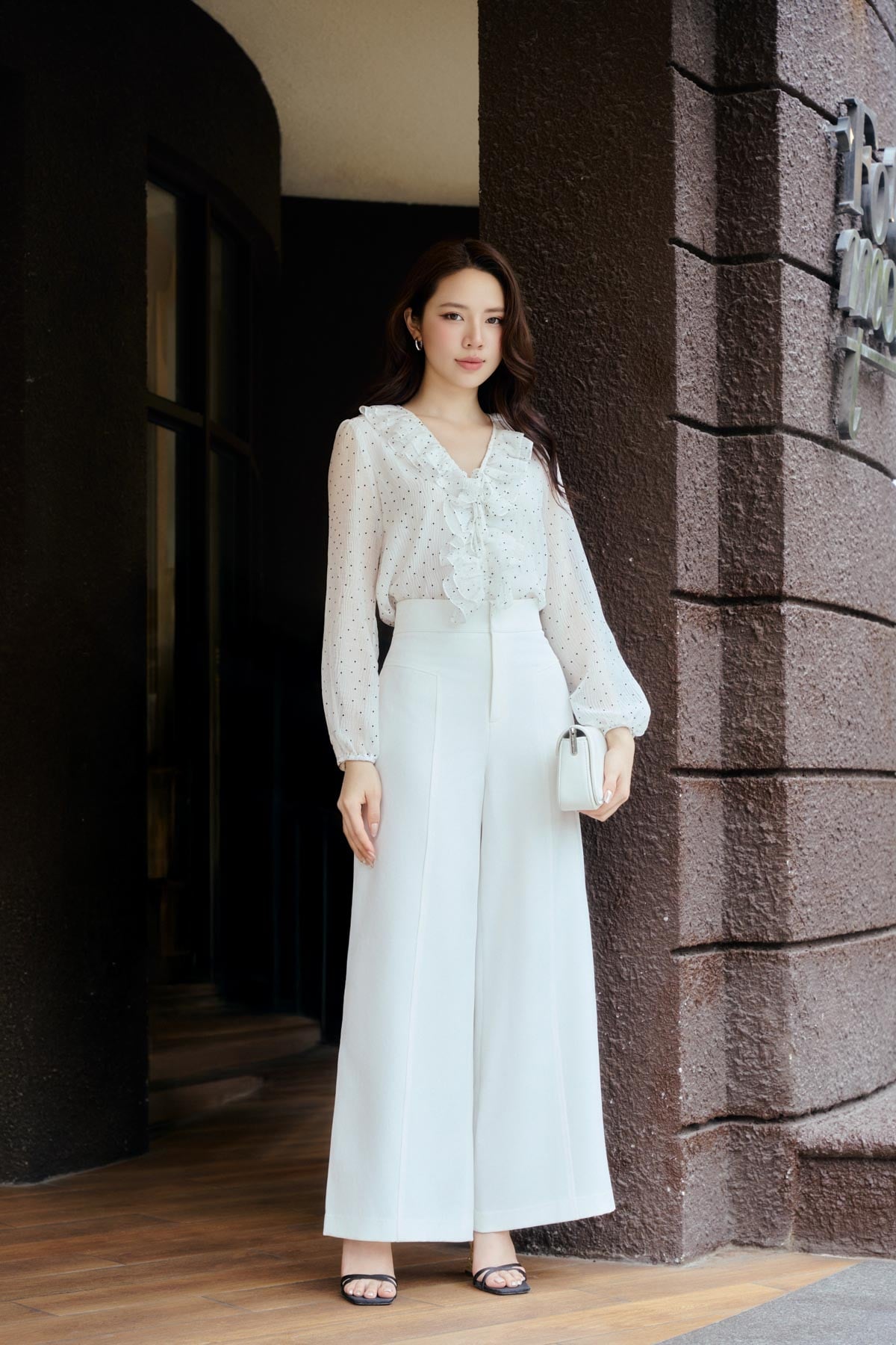 FAS94094 - Áo sơ mi công sở vải tơ nhăn dáng suông cổ xẻ phối viền bèo tay bồng tạo kiểu - PANTIO