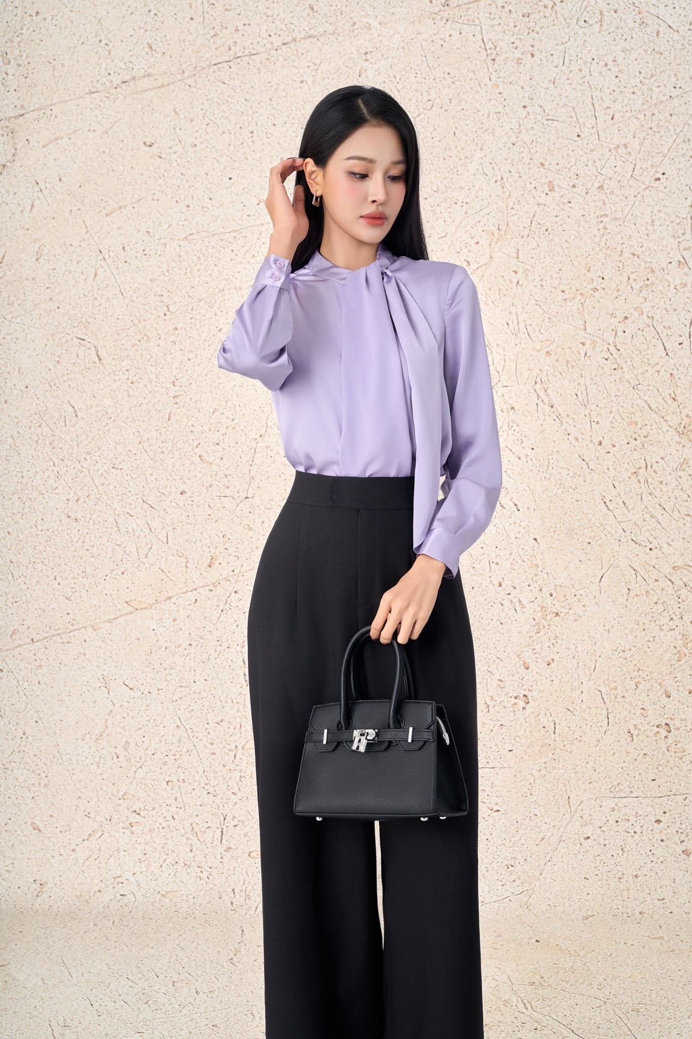 FAS94096 - Áo sơ mi công sở vải lụa satin dáng suông cổ tròn thắt vạt tạo kiểu tay dài phối măng séc - PANTIO