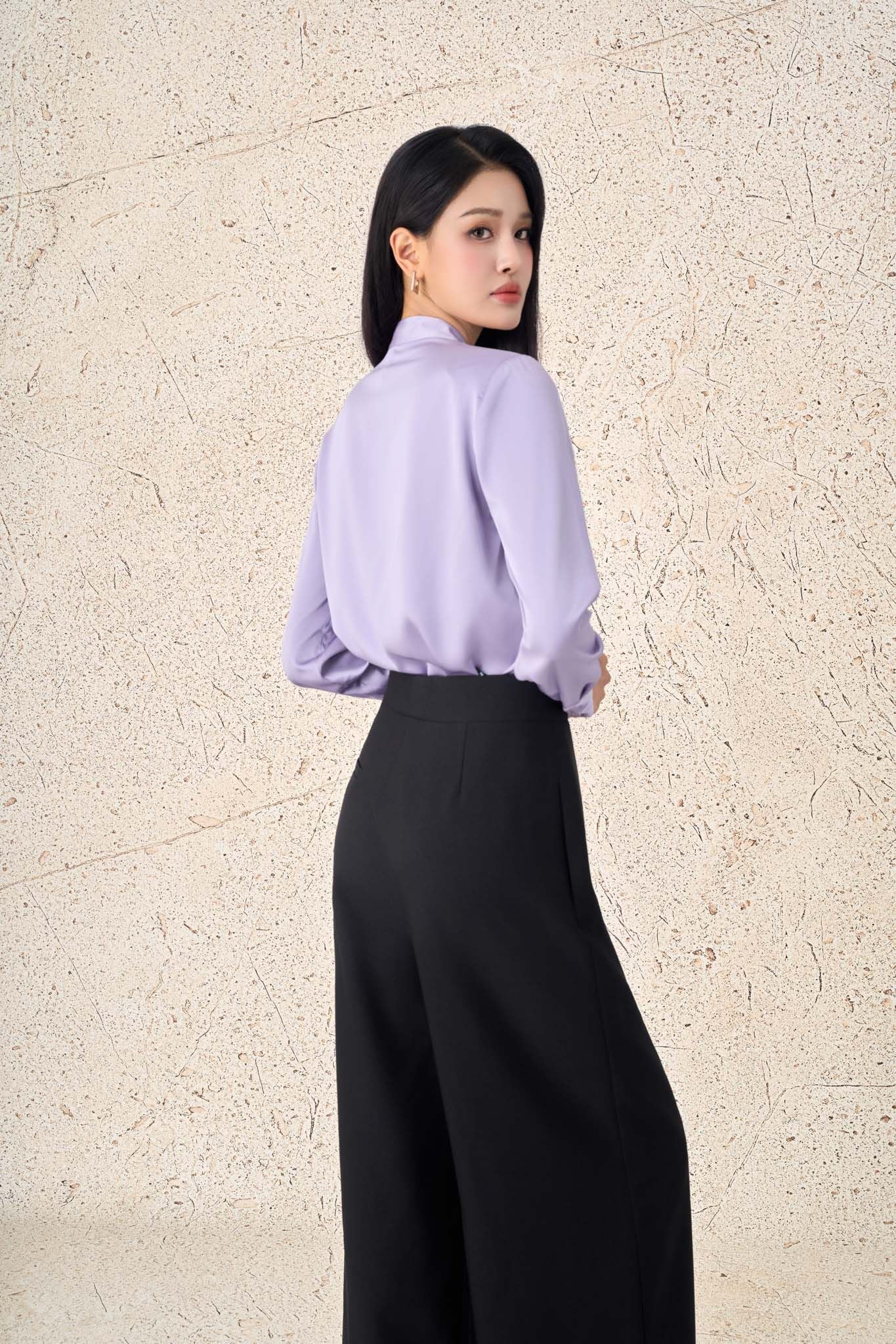 FAS94096 - Áo sơ mi công sở vải lụa satin dáng suông cổ tròn thắt vạt tạo kiểu tay dài phối măng séc - PANTIO