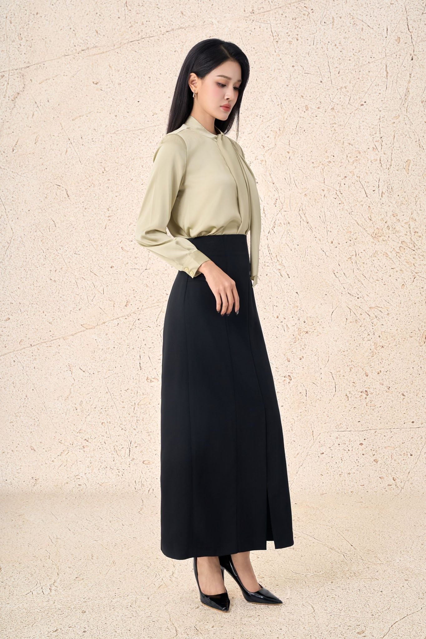 FAS94096 - Áo sơ mi công sở vải lụa satin dáng suông cổ tròn thắt vạt tạo kiểu tay dài phối măng séc - PANTIO