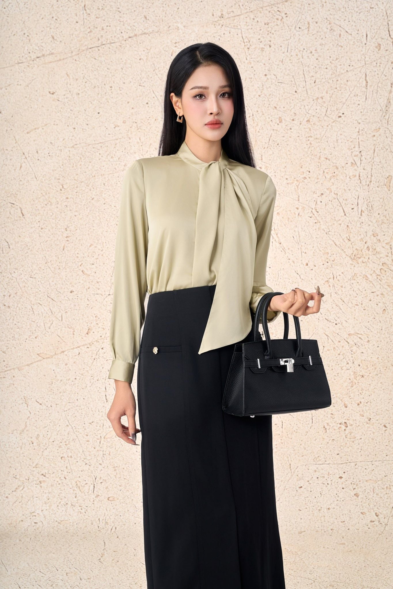 FAS94096 - Áo sơ mi công sở vải lụa satin dáng suông cổ tròn thắt vạt tạo kiểu tay dài phối măng séc - PANTIO