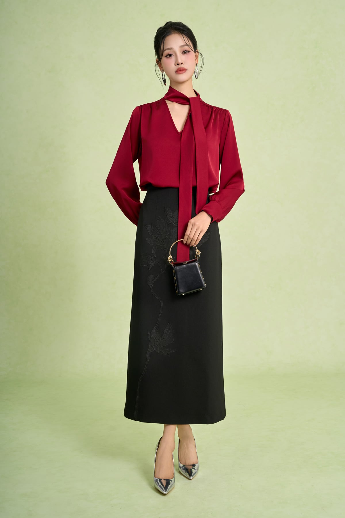 FAS94105 - Áo sơ mi công sở vải lụa satin dáng suông cổ xẻ V phối dây lụa thắt tạo kiểu tay dài phối măng sec - PANTIO