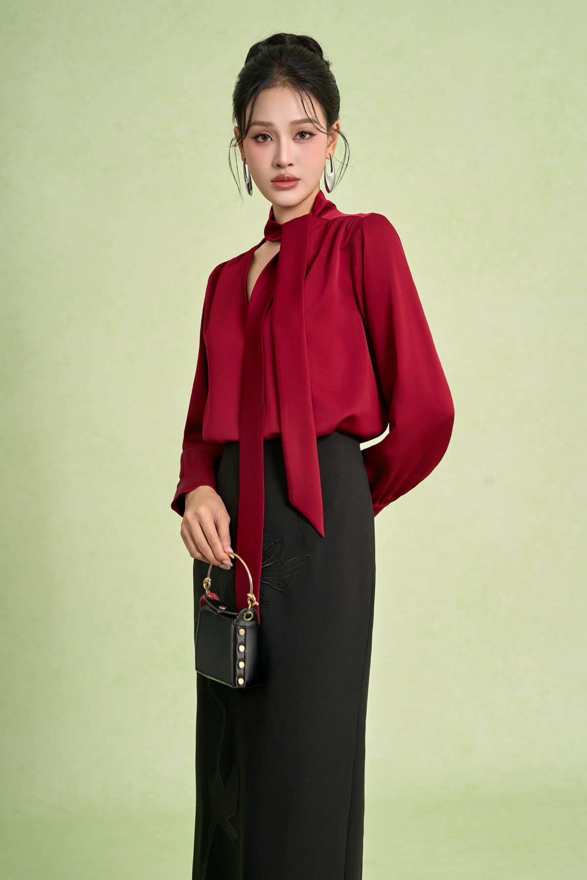 FAS94105 - Áo sơ mi công sở vải lụa satin dáng suông cổ xẻ V phối dây lụa thắt tạo kiểu tay dài phối măng sec - PANTIO