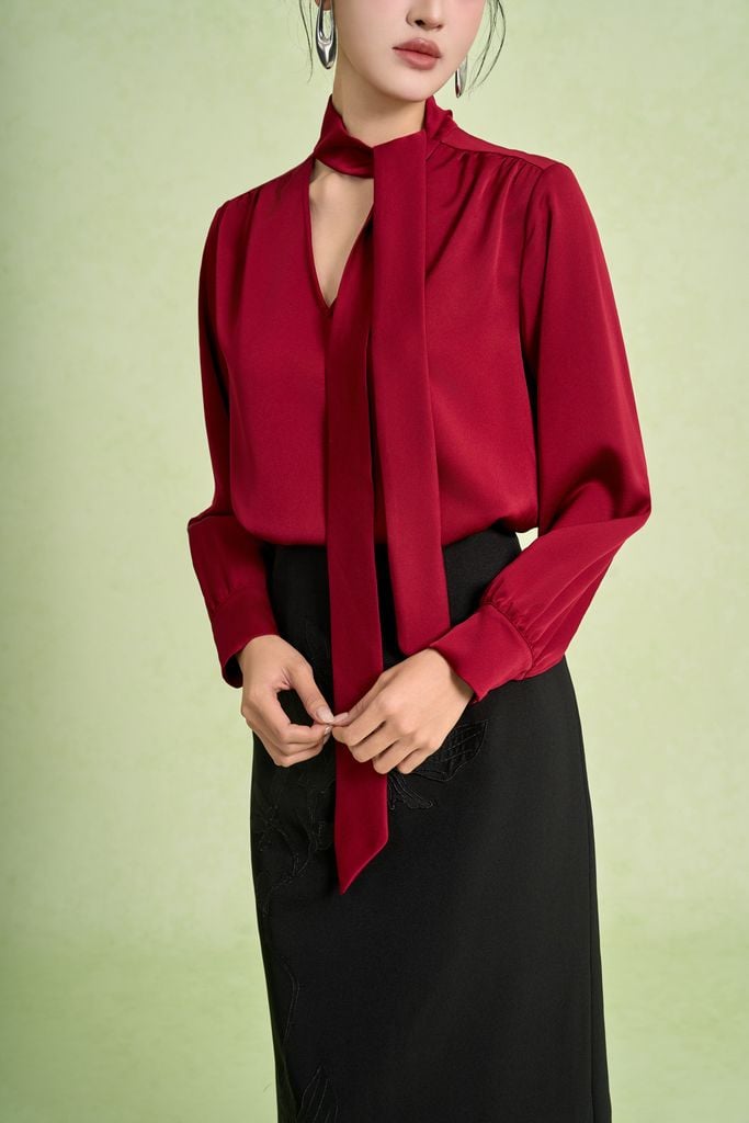 FAS94105 - Áo sơ mi công sở vải lụa satin dáng suông cổ xẻ V phối dây lụa thắt tạo kiểu tay dài phối măng sec - PANTIO