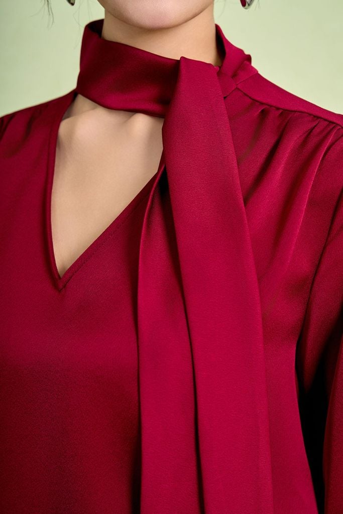 FAS94105 - Áo sơ mi công sở vải lụa satin dáng suông cổ xẻ V phối dây lụa thắt tạo kiểu tay dài phối măng sec - PANTIO