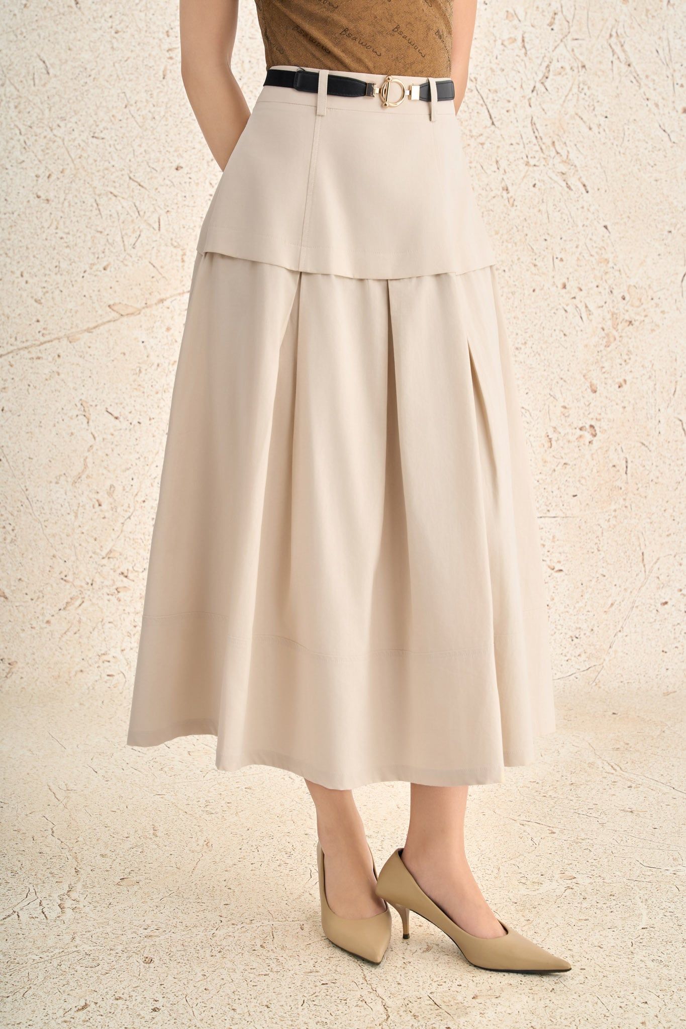 FJD51131 - Chân váy công sở vải Kaki dáng A dài hai lớp lót vải boi eo đáp cạp bản to thân váy xếp ly kèm đai lưng chun khoá thân sau - PANTIO