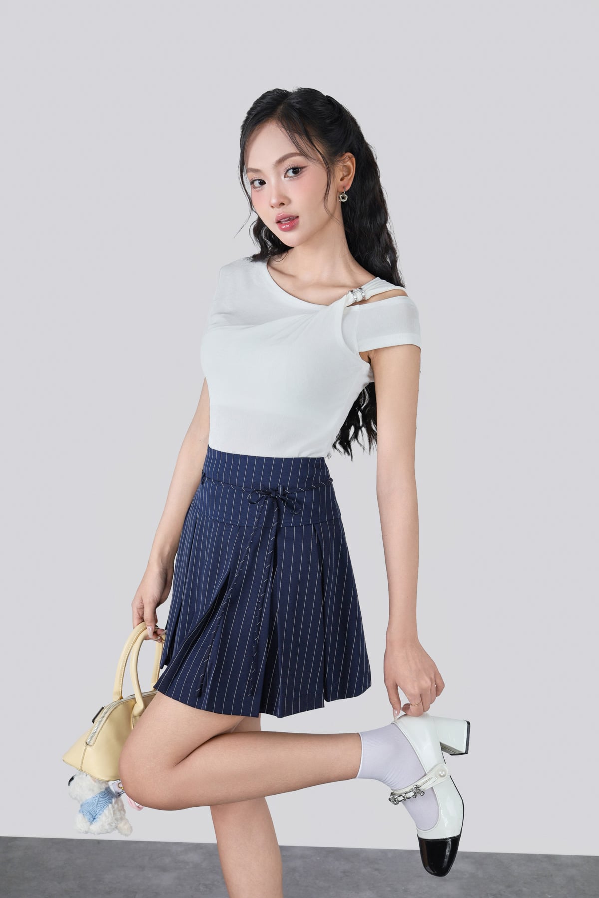 FAT3565 - Áo thun cao cấp vải len dáng ôm cổ kiểu trễ vai phối vạt trang trí kim loại - JAN.