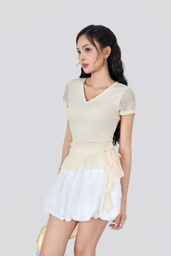 FAT3567 - Áo thun vải ren lưới hai lớp cổ xẻ V gấu áo đính ren tạo kiểu bên hông thắt dây nơ thời trang - JAN.