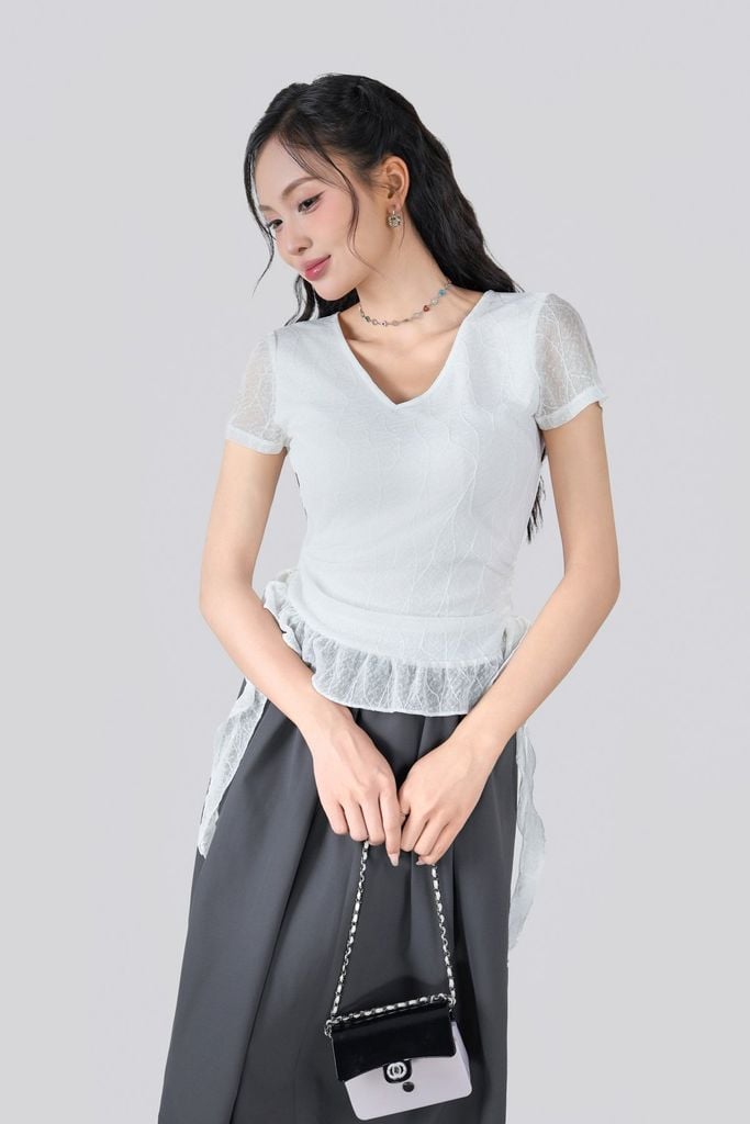 FAT3567 - Áo thun vải ren lưới hai lớp cổ xẻ V gấu áo đính ren tạo kiểu bên hông thắt dây nơ thời trang - JAN.