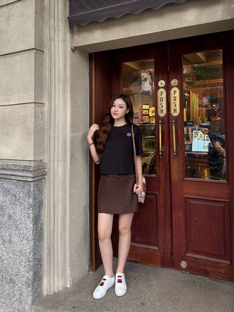FAT3607 - Áo thun vải cotton dáng suông cổ tròn tay cộc ngực áo in hoạ tiết thời trang - JAN.