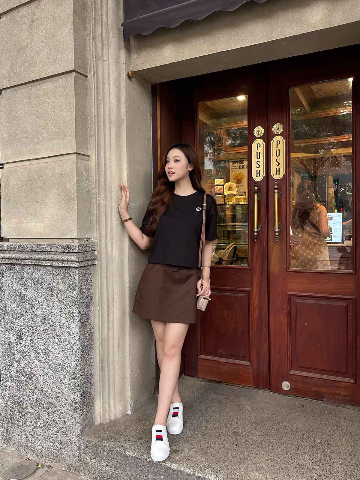 FAT3607 - Áo thun vải cotton dáng suông cổ tròn tay cộc ngực áo in hoạ tiết thời trang - JAN.