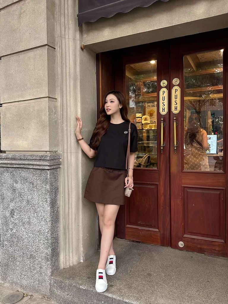 FAT3607 - Áo thun vải cotton dáng suông cổ tròn tay cộc ngực áo in hoạ tiết thời trang - JAN.